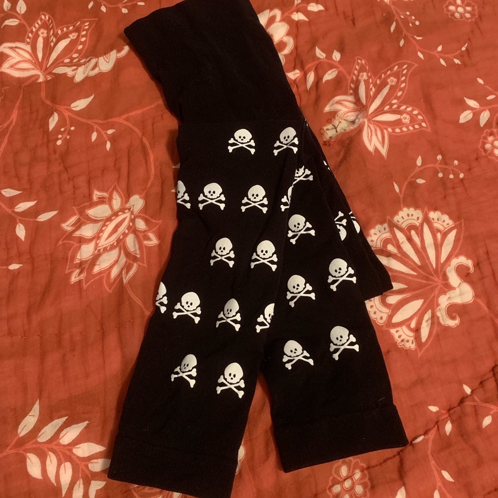 NWOT Halloween skull crossbones leggings